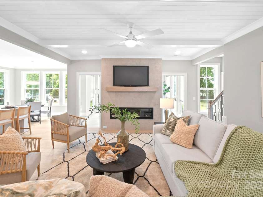 6910 Providence Lane, Charlotte, NC 28226.  MLS# CAR4283945, YatesRealty ID 33164. 