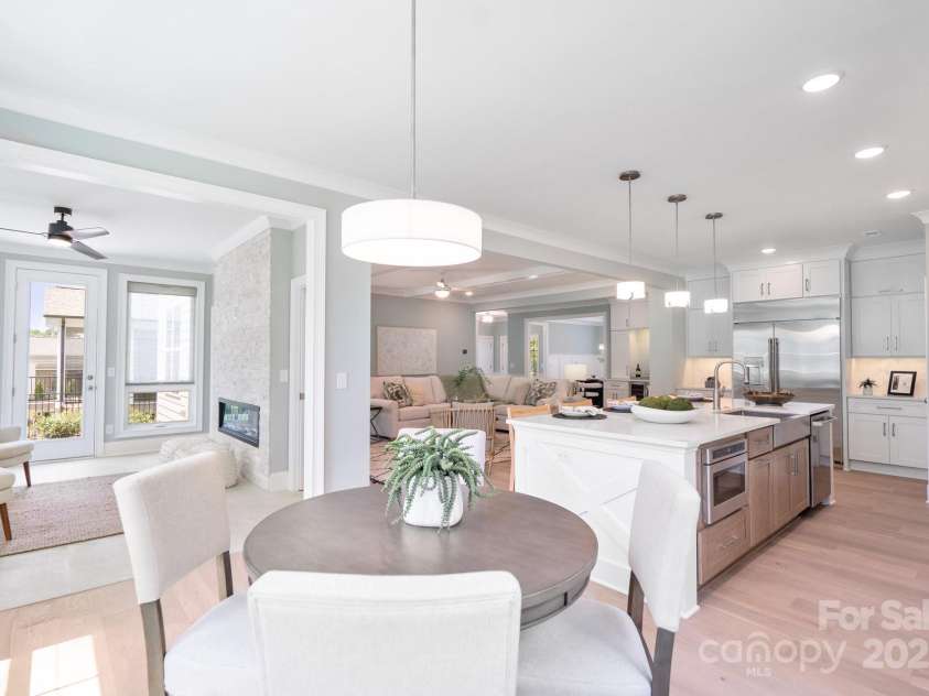 6910 Providence Lane, Charlotte, NC 28226.  MLS# CAR4283945, YatesRealty ID 33164. 