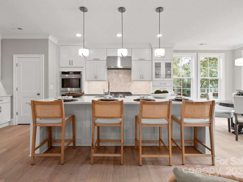 6910 Providence Lane, Charlotte, NC 28226.  MLS# CAR4283945, YatesRealty ID 33164. 