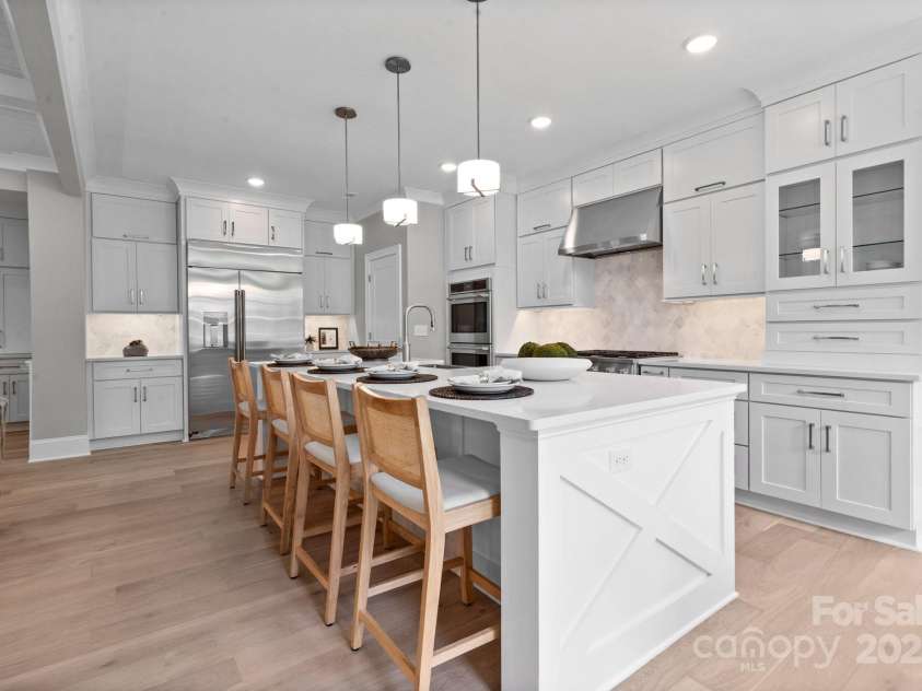 6910 Providence Lane, Charlotte, NC 28226.  MLS# CAR4283945, YatesRealty ID 33164. 