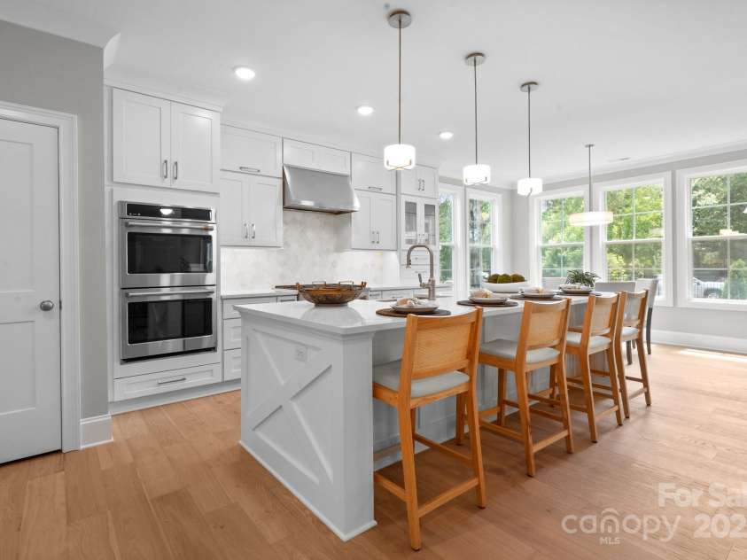 6910 Providence Lane, Charlotte, NC 28226.  MLS# CAR4283945, YatesRealty ID 33164. 