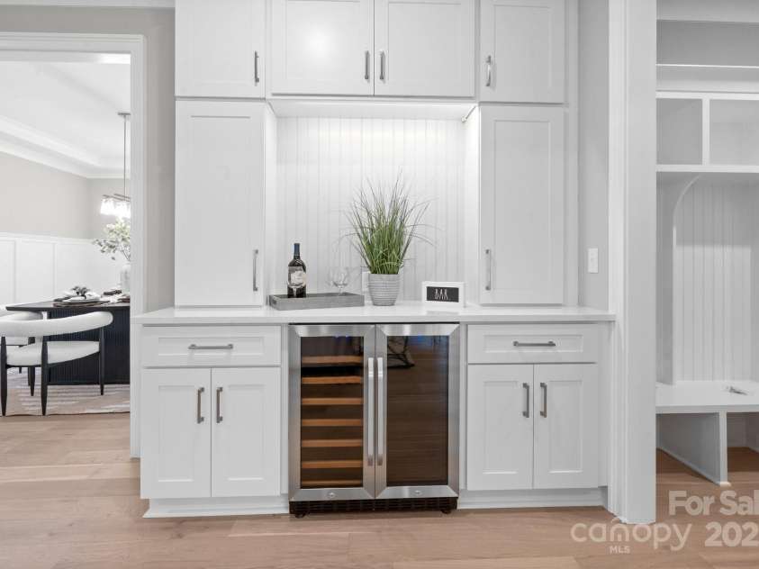 6910 Providence Lane, Charlotte, NC 28226.  MLS# CAR4283945, YatesRealty ID 33164. 
