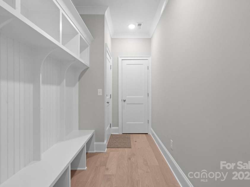 6910 Providence Lane, Charlotte, NC 28226.  MLS# CAR4283945, YatesRealty ID 33164. 
