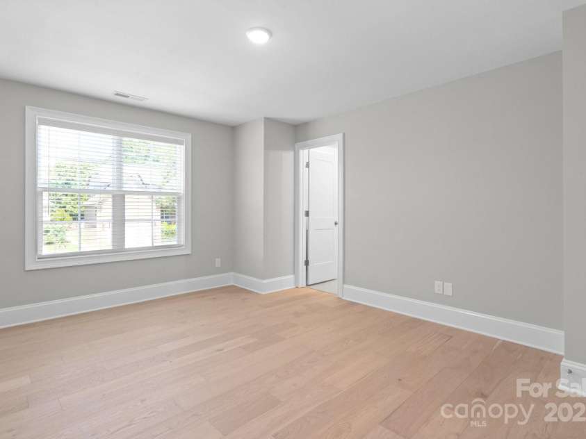 6910 Providence Lane, Charlotte, NC 28226.  MLS# CAR4283945, YatesRealty ID 33164. 