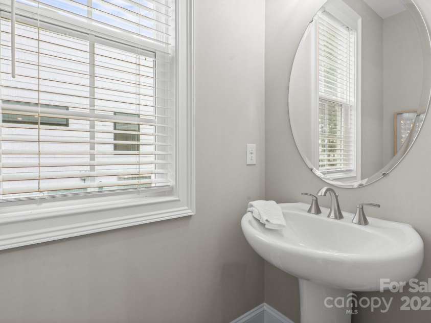 6910 Providence Lane, Charlotte, NC 28226.  MLS# CAR4283945, YatesRealty ID 33164. 