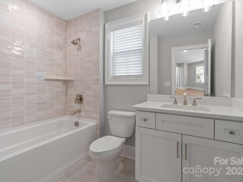 6910 Providence Lane, Charlotte, NC 28226.  MLS# CAR4283945, YatesRealty ID 33164. 
