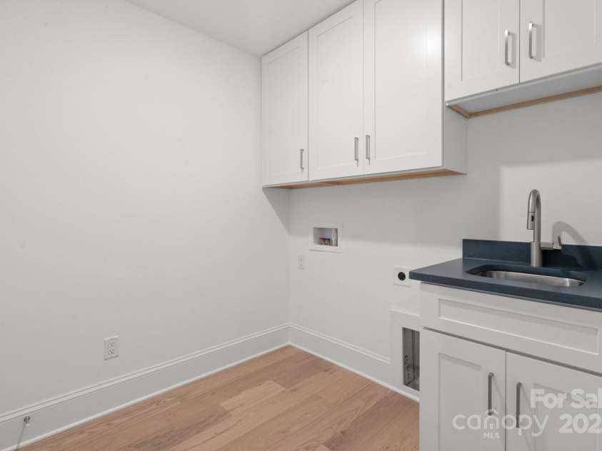 6910 Providence Lane, Charlotte, NC 28226.  MLS# CAR4283945, YatesRealty ID 33164. 