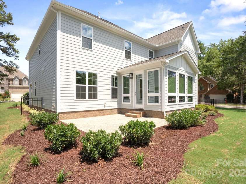 6910 Providence Lane, Charlotte, NC 28226.  MLS# CAR4283945, YatesRealty ID 33164. 