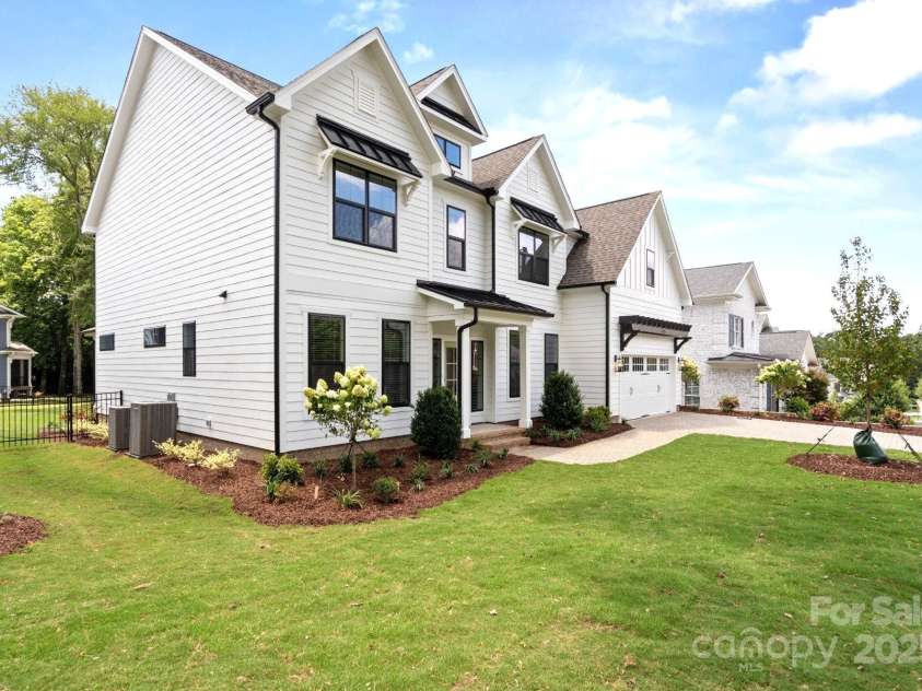 6906 Providence Lane, Charlotte, NC 28226.  MLS# CAR4283958, YatesRealty ID 33165. 