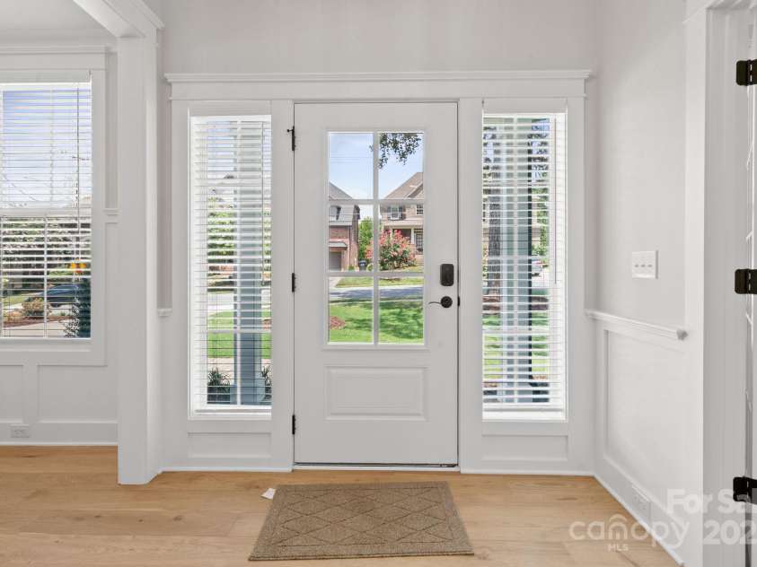 6906 Providence Lane, Charlotte, NC 28226.  MLS# CAR4283958, YatesRealty ID 33165. 