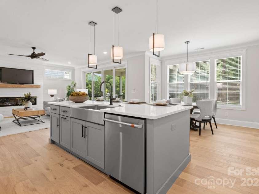 6906 Providence Lane, Charlotte, NC 28226.  MLS# CAR4283958, YatesRealty ID 33165. 