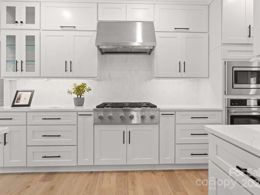 6906 Providence Lane, Charlotte, NC 28226.  MLS# CAR4283958, YatesRealty ID 33165. 