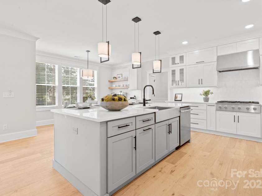 6906 Providence Lane, Charlotte, NC 28226.  MLS# CAR4283958, YatesRealty ID 33165. 