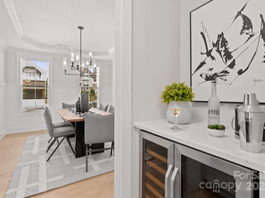 6906 Providence Lane, Charlotte, NC 28226.  MLS# CAR4283958, YatesRealty ID 33165. 