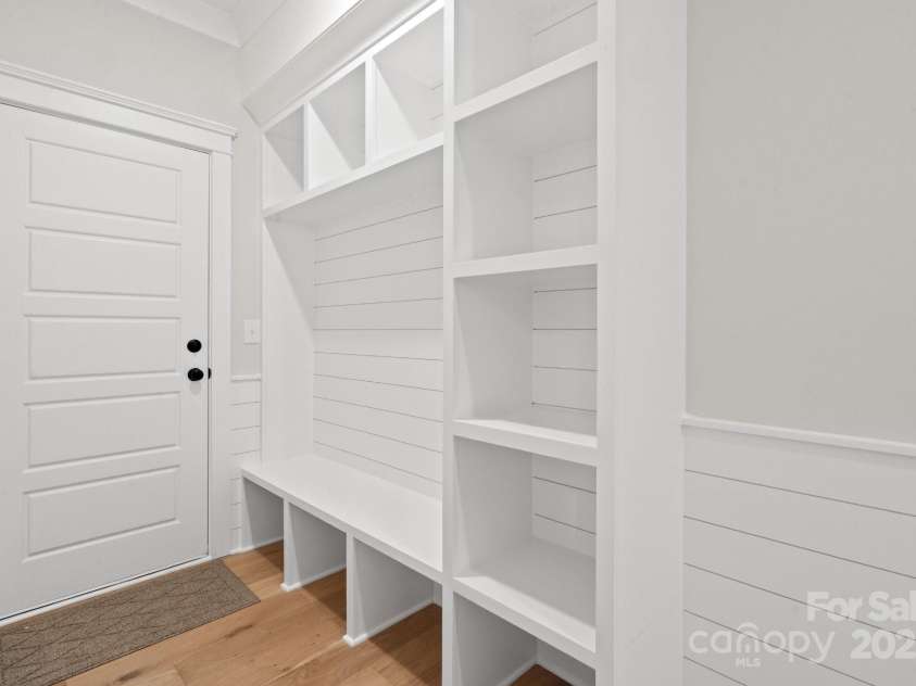 6906 Providence Lane, Charlotte, NC 28226.  MLS# CAR4283958, YatesRealty ID 33165. 