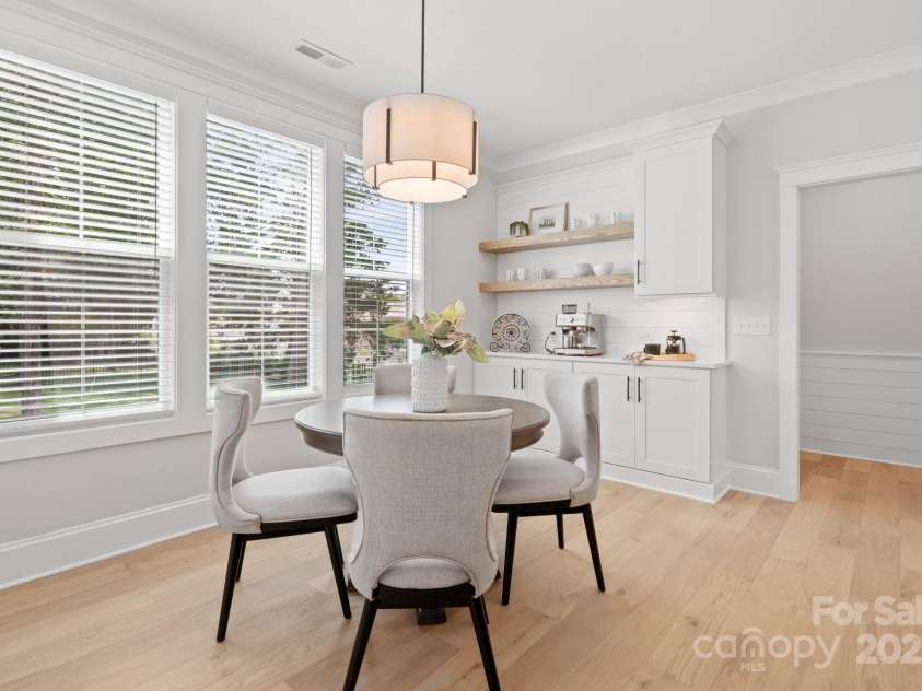6906 Providence Lane, Charlotte, NC 28226.  MLS# CAR4283958, YatesRealty ID 33165. 