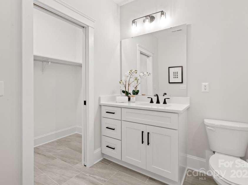 6906 Providence Lane, Charlotte, NC 28226.  MLS# CAR4283958, YatesRealty ID 33165. 