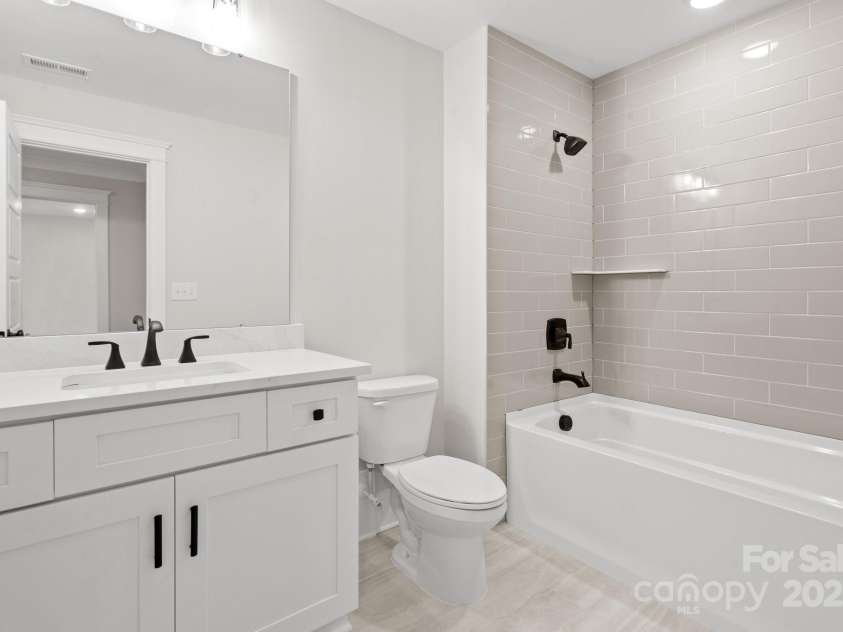6906 Providence Lane, Charlotte, NC 28226.  MLS# CAR4283958, YatesRealty ID 33165. 