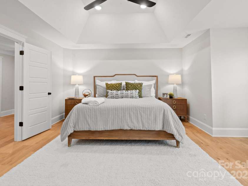 6906 Providence Lane, Charlotte, NC 28226.  MLS# CAR4283958, YatesRealty ID 33165. 