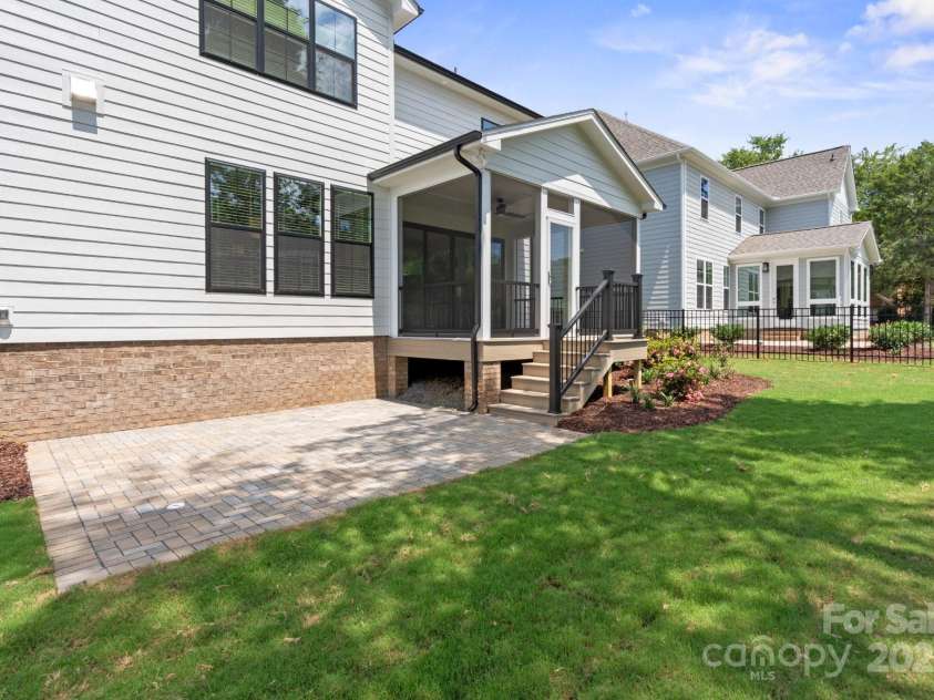 6906 Providence Lane, Charlotte, NC 28226.  MLS# CAR4283958, YatesRealty ID 33165. 