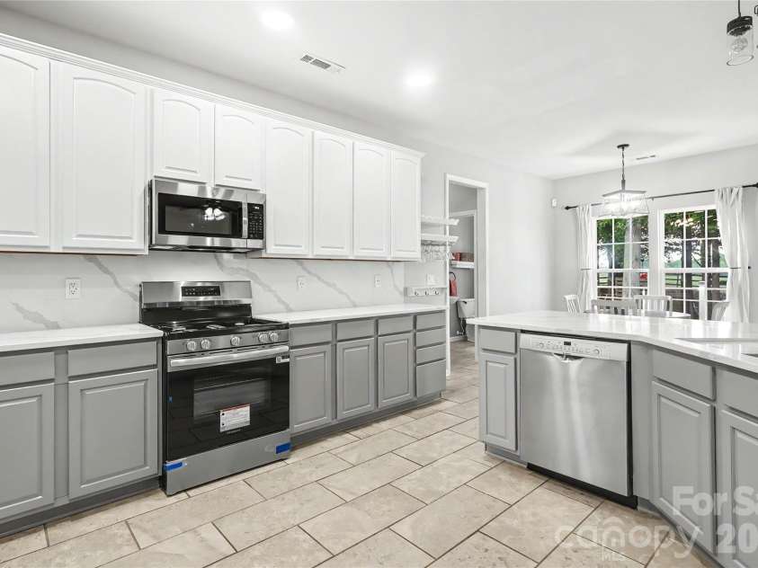 8712 Cool Meadow Drive, Huntersville, NC 28078.  MLS# CAR4394882, YatesRealty ID 33165. 