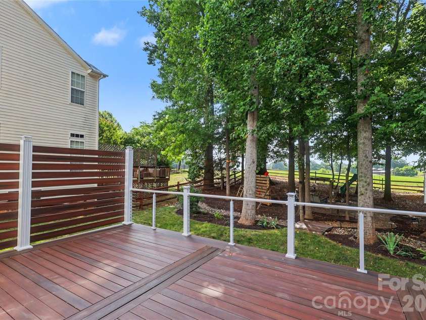 8712 Cool Meadow Drive, Huntersville, NC 28078.  MLS# CAR4394882, YatesRealty ID 33165. 