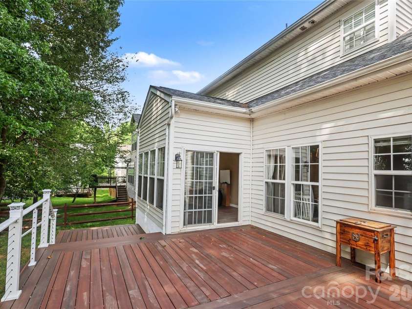 8712 Cool Meadow Drive, Huntersville, NC 28078.  MLS# CAR4394882, YatesRealty ID 33165. 