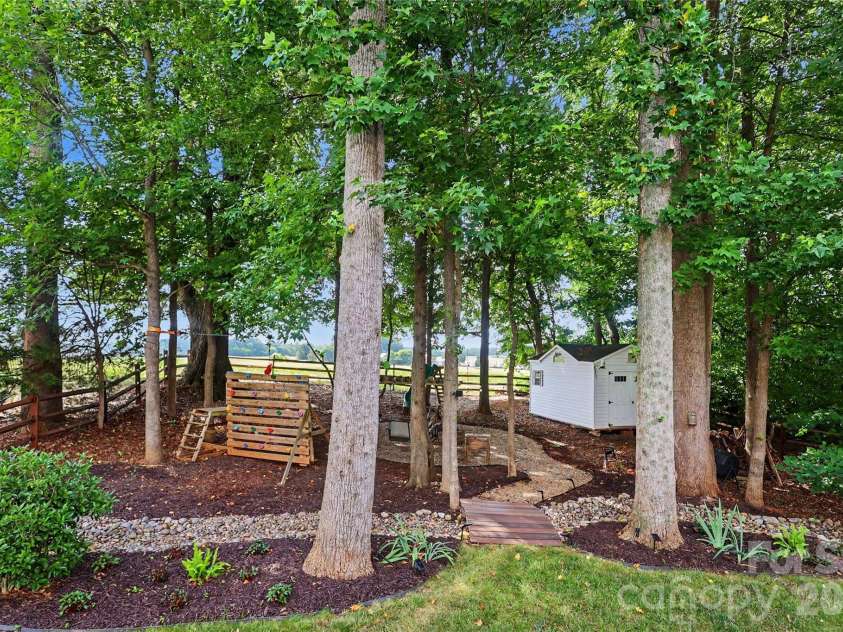 8712 Cool Meadow Drive, Huntersville, NC 28078.  MLS# CAR4394882, YatesRealty ID 33165. 
