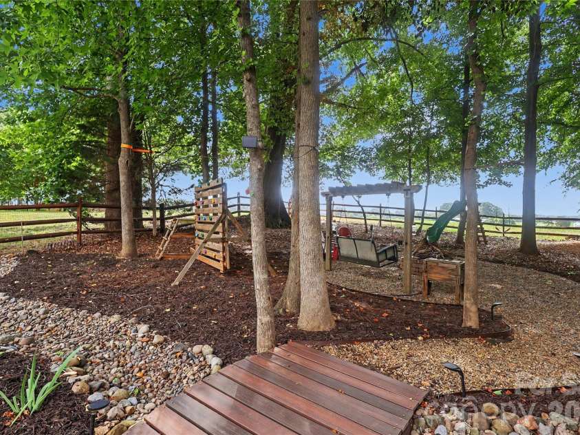 8712 Cool Meadow Drive, Huntersville, NC 28078.  MLS# CAR4394882, YatesRealty ID 33165. 