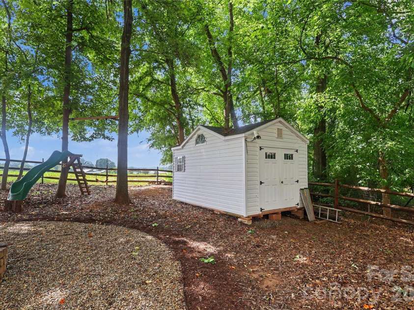 8712 Cool Meadow Drive, Huntersville, NC 28078.  MLS# CAR4394882, YatesRealty ID 33165. 