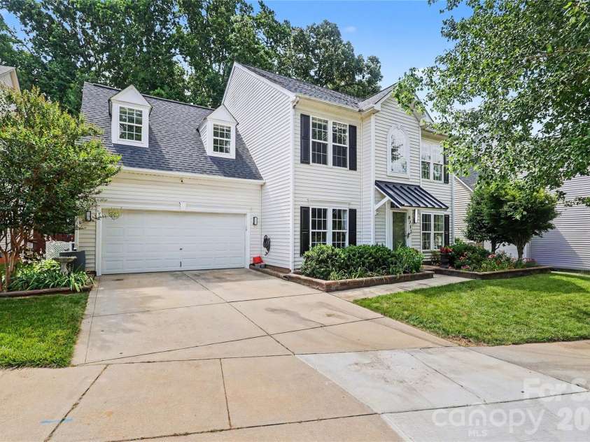 8712 Cool Meadow Drive, Huntersville, NC 28078.  MLS# CAR4394882, YatesRealty ID 33165. 