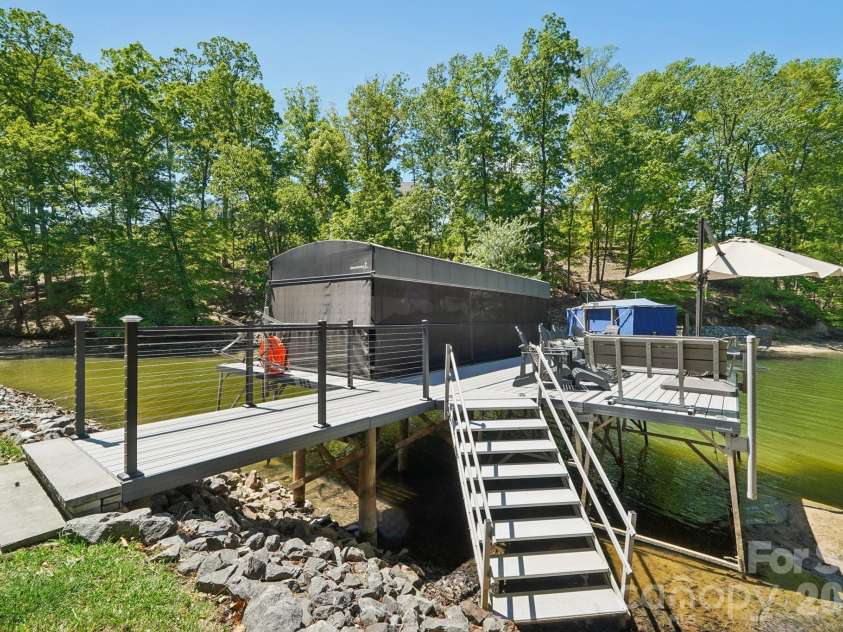 17914 Culross Lane, Charlotte, NC 28278.  MLS# CAR4366954, YatesRealty ID 33166. 