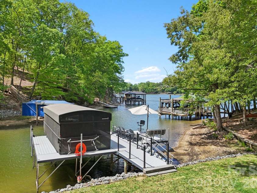 17914 Culross Lane, Charlotte, NC 28278.  MLS# CAR4366954, YatesRealty ID 33166. 