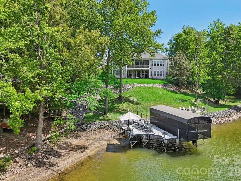 17914 Culross Lane, Charlotte, NC 28278.  MLS# CAR4366954, YatesRealty ID 33166. 