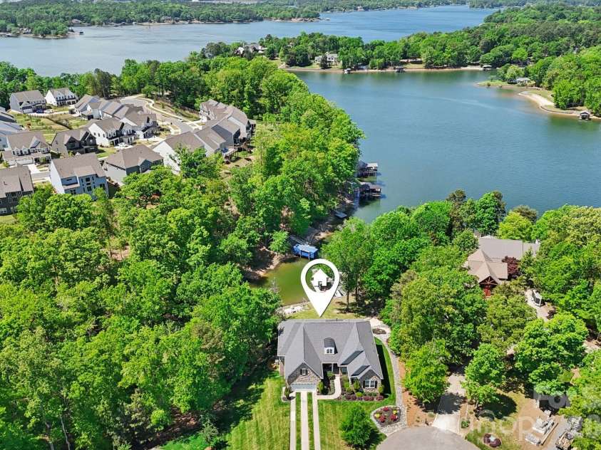 17914 Culross Lane, Charlotte, NC 28278.  MLS# CAR4366954, YatesRealty ID 33166. Deep water inlet for boating