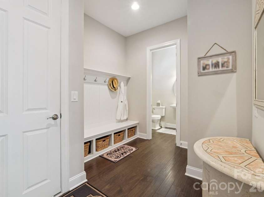 17914 Culross Lane, Charlotte, NC 28278.  MLS# CAR4366954, YatesRealty ID 33166. Drop zone from entry to garage