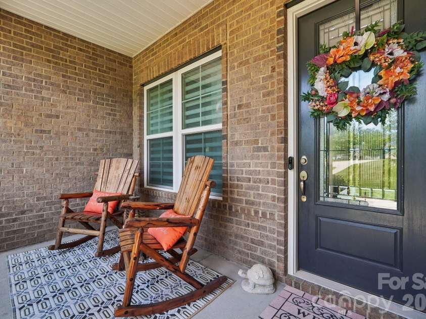17914 Culross Lane, Charlotte, NC 28278.  MLS# CAR4366954, YatesRealty ID 33166. Front covered porch