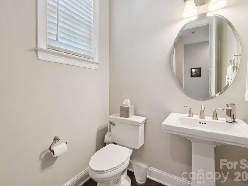 17914 Culross Lane, Charlotte, NC 28278.  MLS# CAR4366954, YatesRealty ID 33166. Half bath on main level