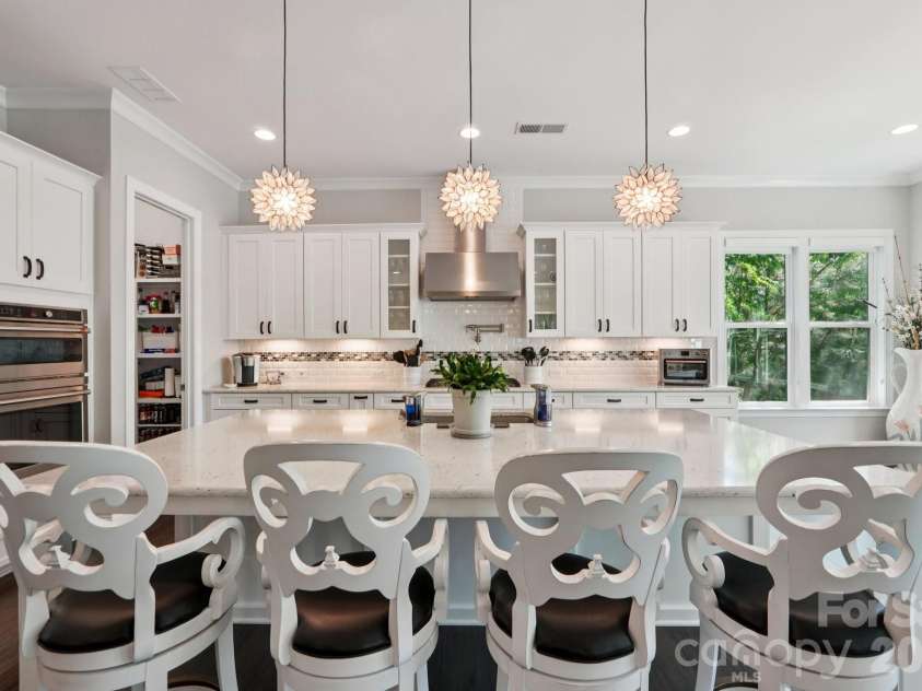 17914 Culross Lane, Charlotte, NC 28278.  MLS# CAR4366954, YatesRealty ID 33166. Main level kitchen