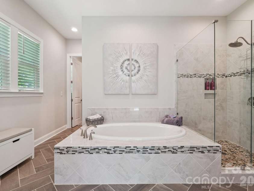 17914 Culross Lane, Charlotte, NC 28278.  MLS# CAR4366954, YatesRealty ID 33166. Primary suite bath & shower