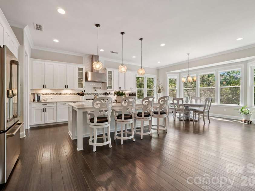 17914 Culross Lane, Charlotte, NC 28278.  MLS# CAR4366954, YatesRealty ID 33166. Spacious, open kitchen with large island