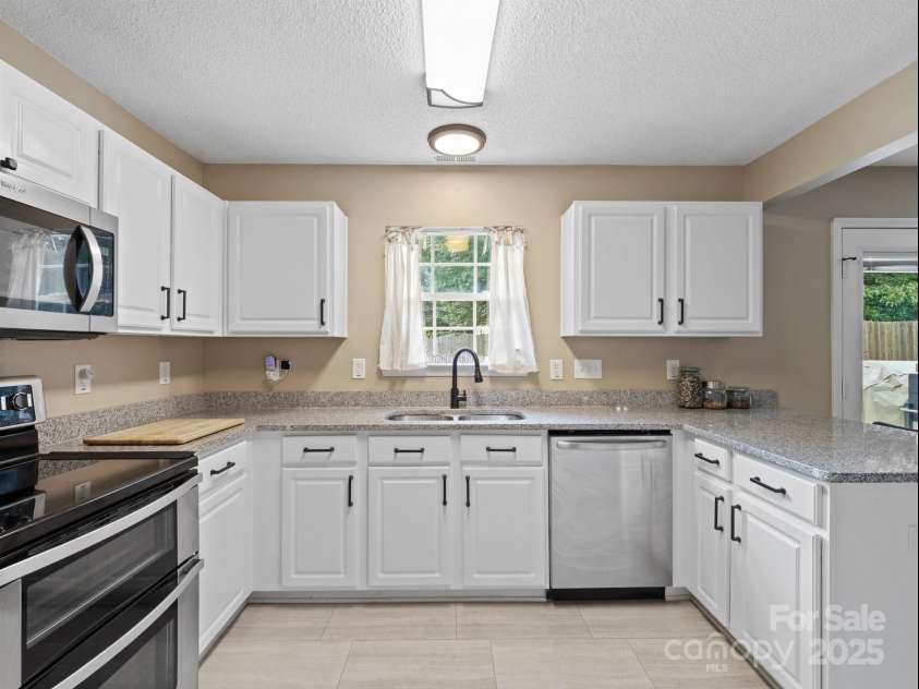 2276 Mancke Drive, Rock Hill, SC 29732.  MLS# CAR4291943, YatesRealty ID 33166. 
