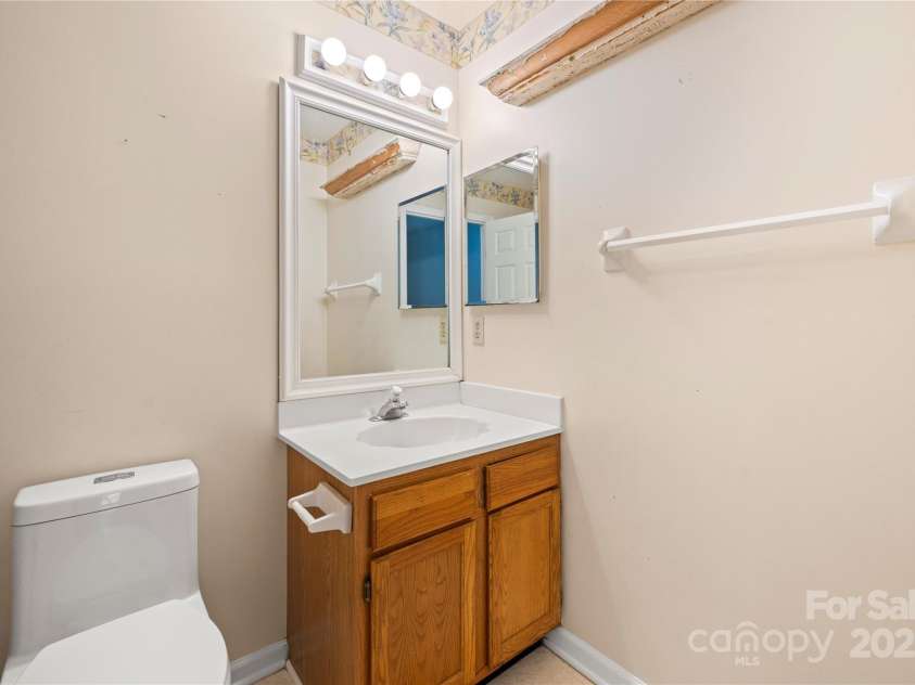 1230 Ridgebury Terrace, Matthews, NC 28105.  MLS# CAR4277606, YatesRealty ID 33167. 