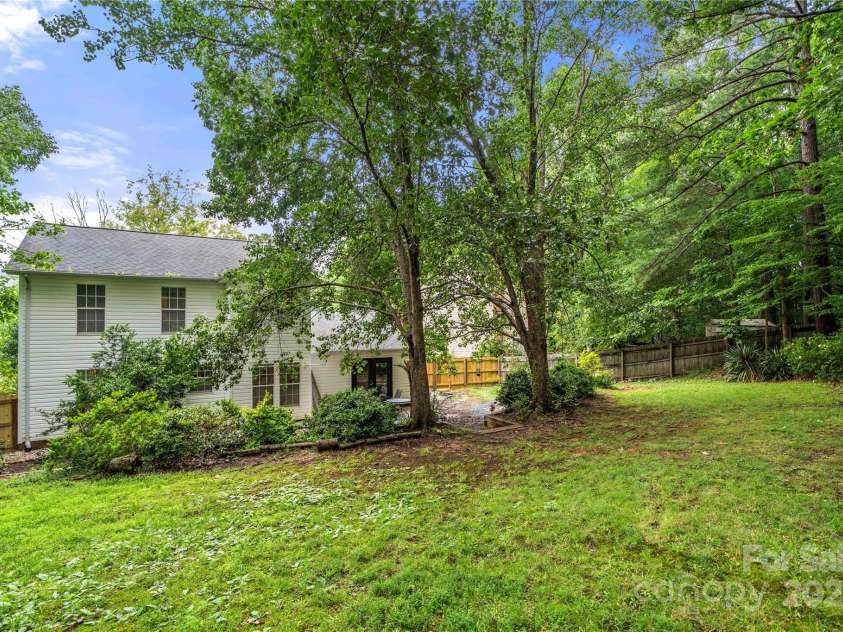 1230 Ridgebury Terrace, Matthews, NC 28105.  MLS# CAR4277606, YatesRealty ID 33167. 