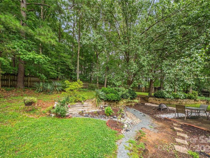 1230 Ridgebury Terrace, Matthews, NC 28105.  MLS# CAR4277606, YatesRealty ID 33167. 