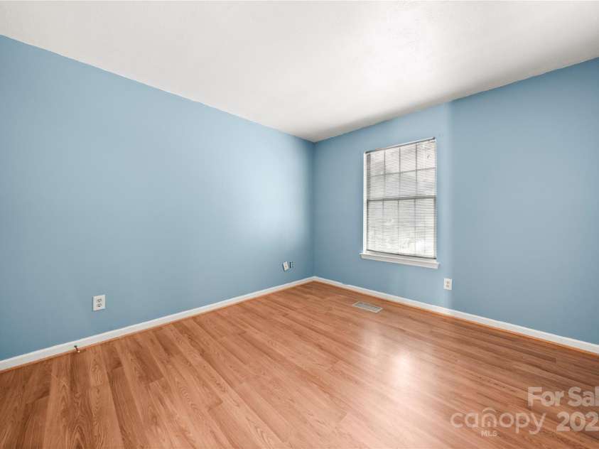 1230 Ridgebury Terrace, Matthews, NC 28105.  MLS# CAR4277606, YatesRealty ID 33167. BR