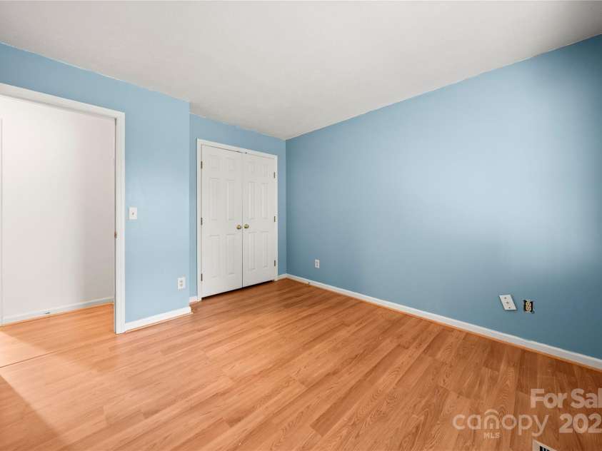 1230 Ridgebury Terrace, Matthews, NC 28105.  MLS# CAR4277606, YatesRealty ID 33167. BR