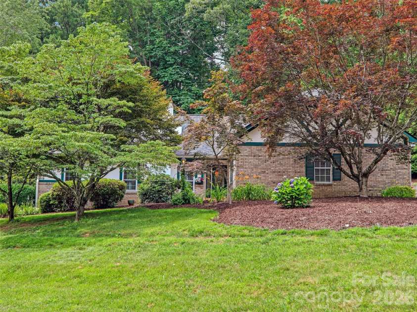 3106 Essex Path, Hendersonville, NC 28791.  MLS# CAR4394212, YatesRealty ID 33167. 