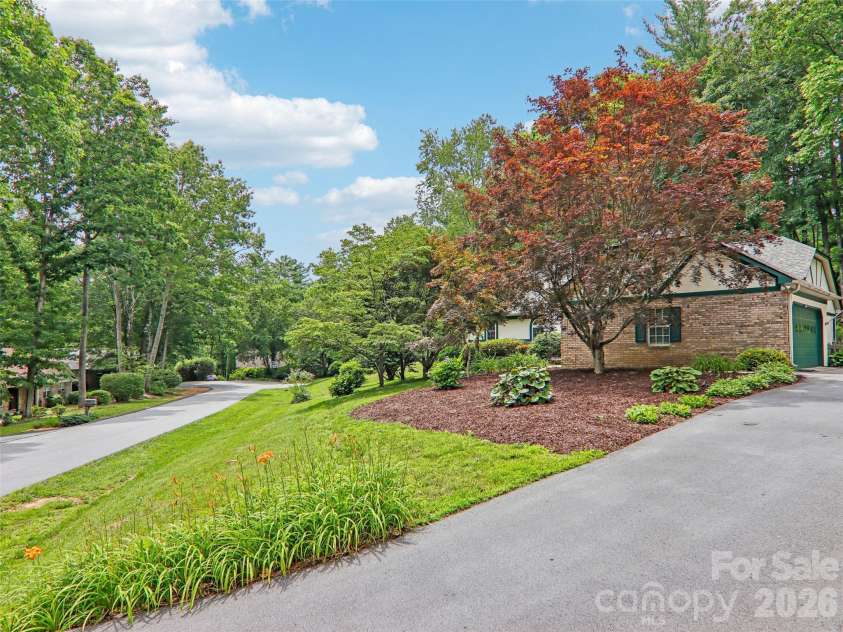 3106 Essex Path, Hendersonville, NC 28791.  MLS# CAR4394212, YatesRealty ID 33167. 