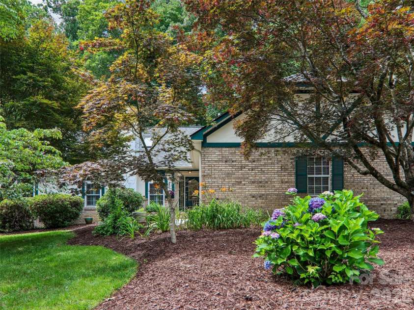 3106 Essex Path, Hendersonville, NC 28791.  MLS# CAR4394212, YatesRealty ID 33167. 